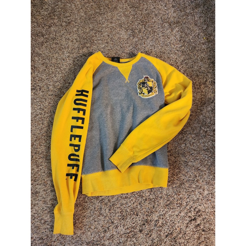 Harry Potter Hufflepuff Sweatshirt Universal Studios Gray Yellow Crest Men's S